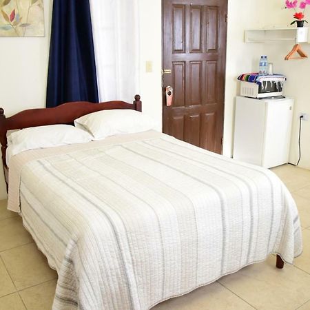 Bella Sombra Guest House Downtown Беліз Екстер'єр фото