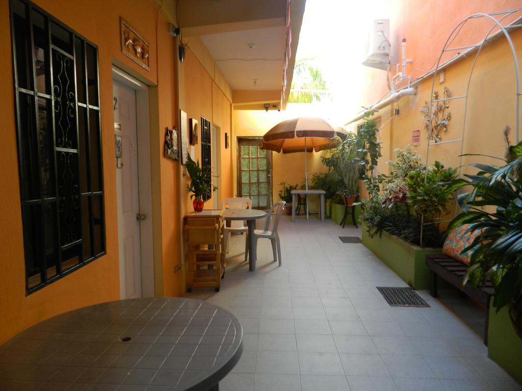 Bella Sombra Guest House Downtown Беліз Номер фото
