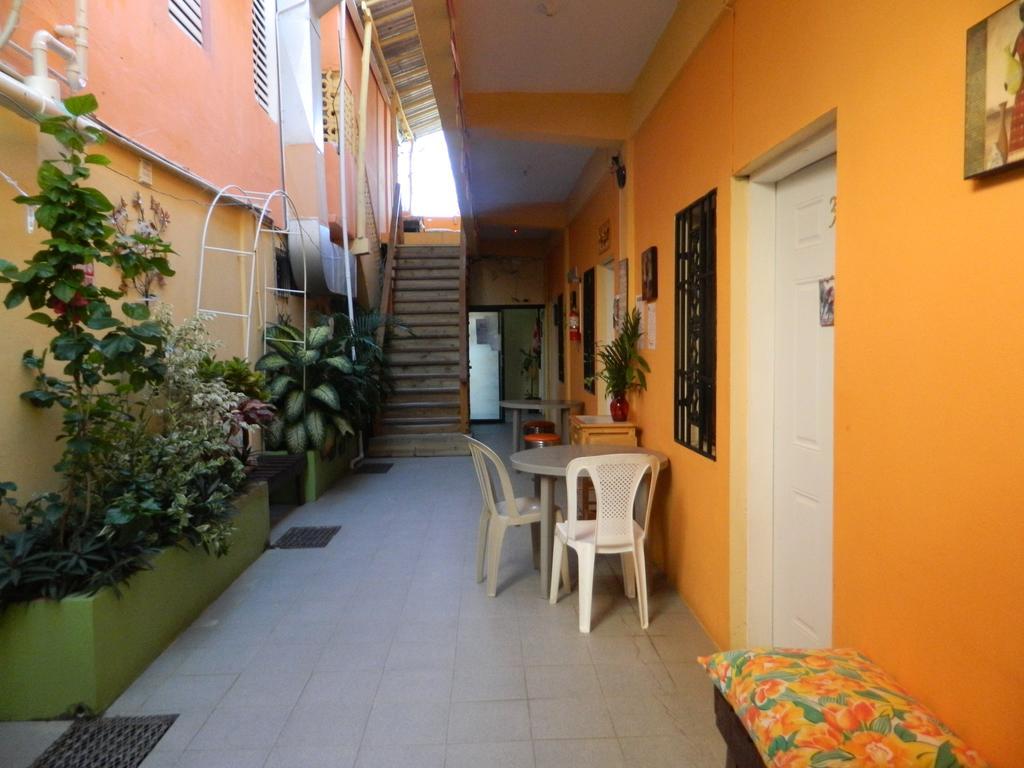 Bella Sombra Guest House Downtown Беліз Номер фото