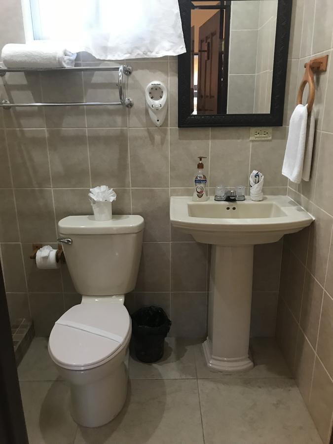 Bella Sombra Guest House Downtown Беліз Екстер'єр фото
