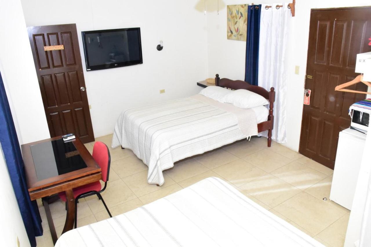 Bella Sombra Guest House Downtown Беліз Екстер'єр фото