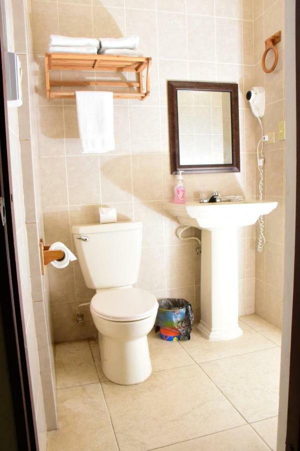 Bella Sombra Guest House Downtown Беліз Екстер'єр фото